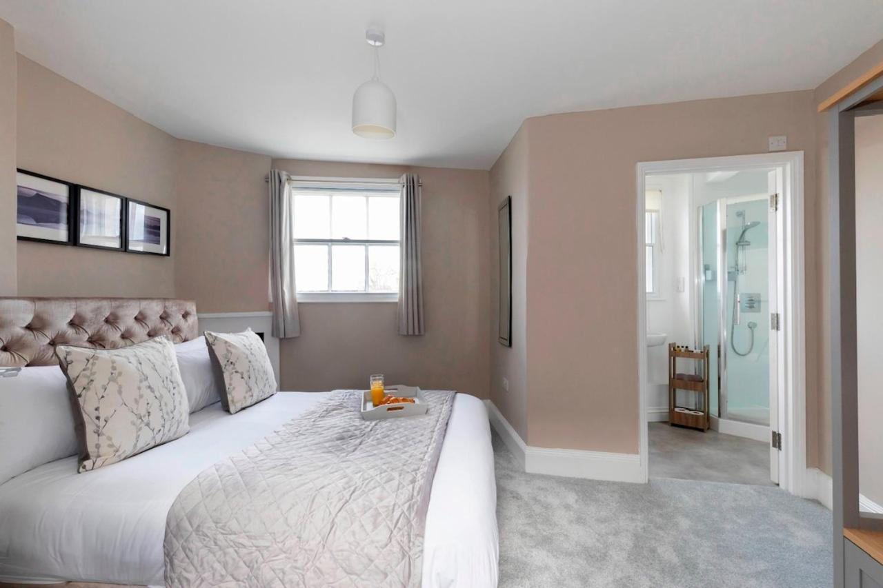 Two Bedroom Duplex Town Centre Serviced Cheltenham