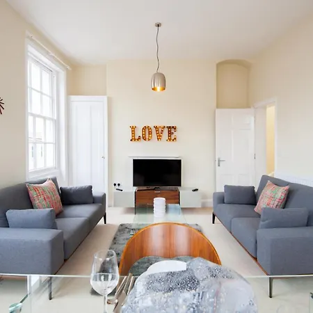 Two Bedroom Duplex Town Centre Serviced Apartment Cheltenham Exterior photo
