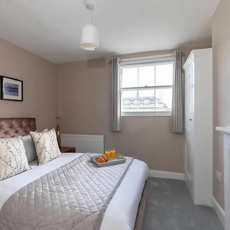 Two Bedroom Duplex Town Centre Serviced Apartment Cheltenham Exterior photo