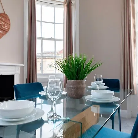 Two Bedroom Duplex Town Centre Serviced Apartment Cheltenham Exterior photo