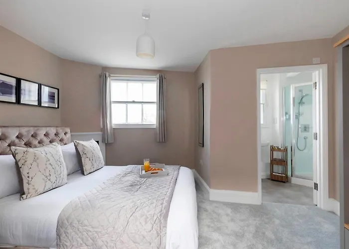 Two Bedroom Duplex Town Centre Serviced Apartment