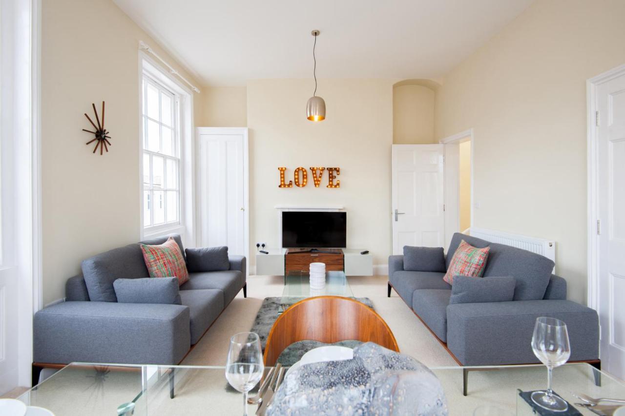 Two Bedroom Duplex Town Centre Serviced * Cheltenham