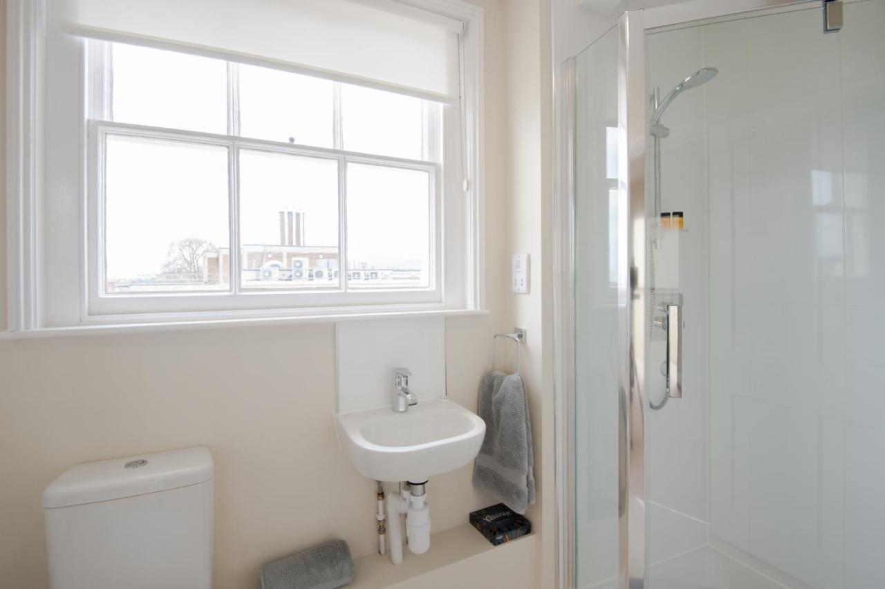 Two Bedroom Duplex Town Centre Serviced *