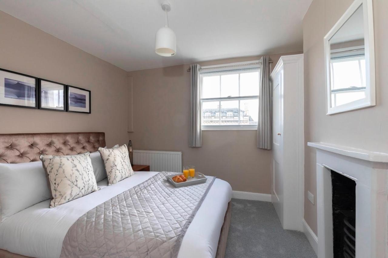 Two Bedroom Duplex Town Centre Serviced *