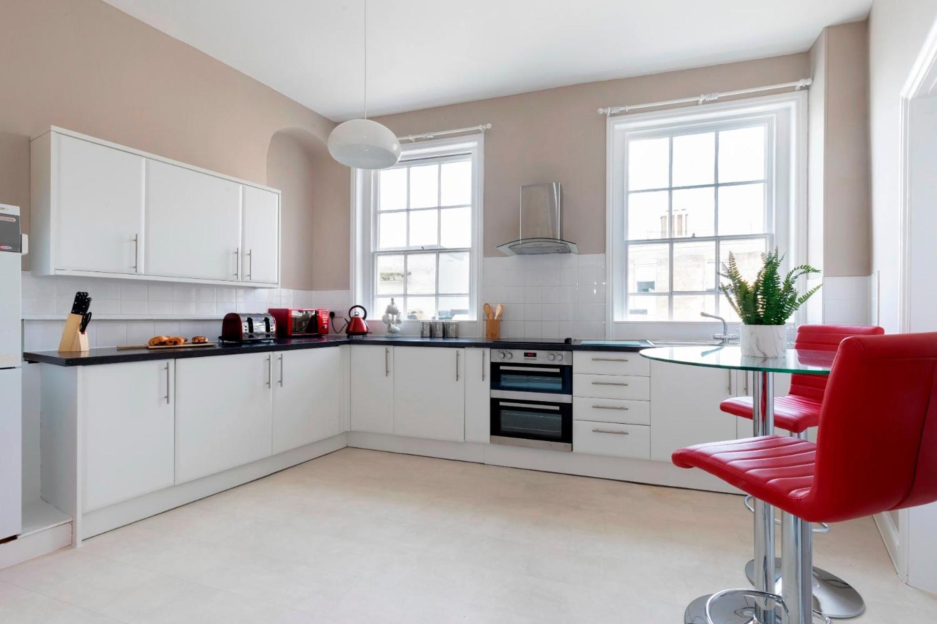 Apartment Two Bedroom Duplex Town Centre Serviced *