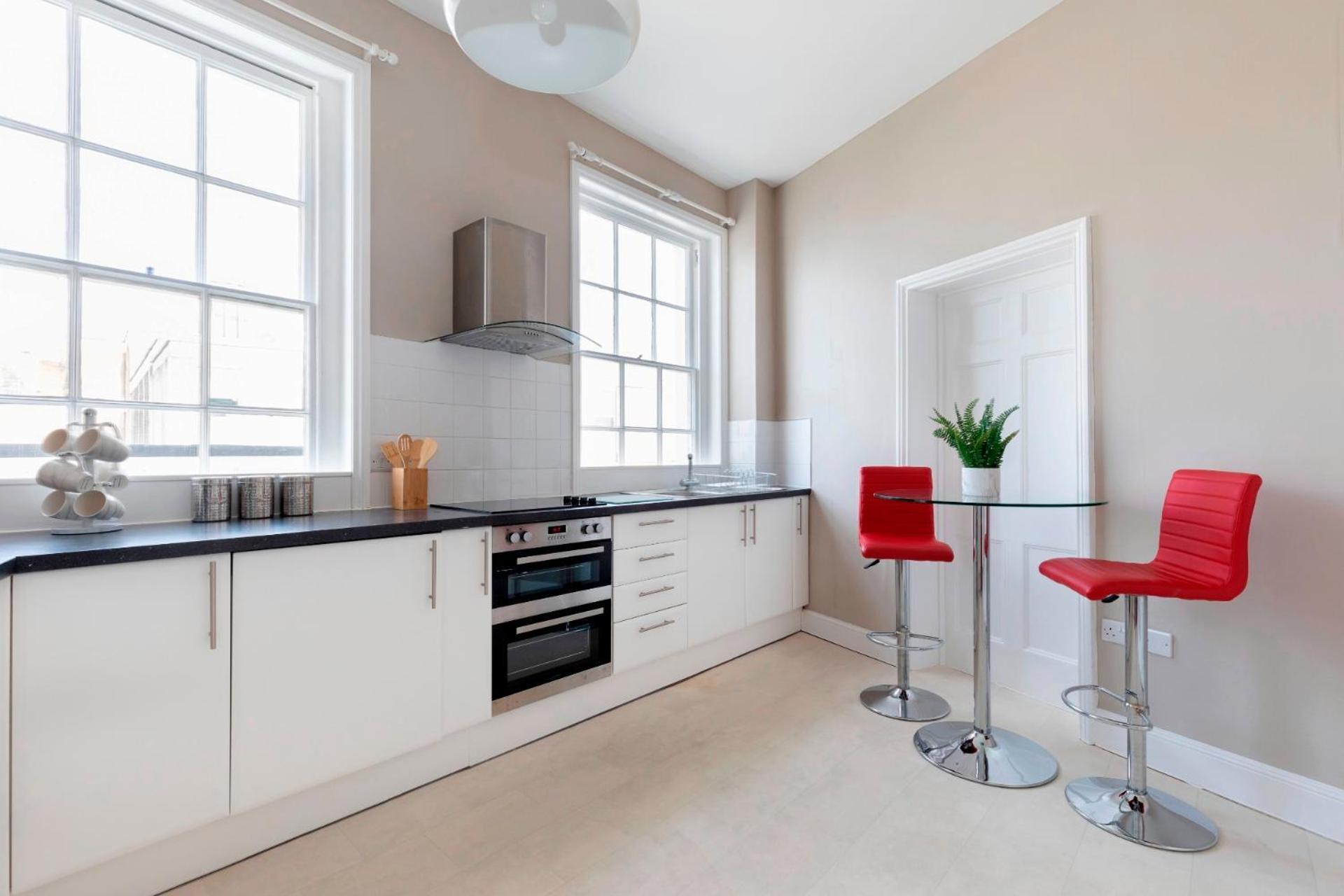 Apartment Two Bedroom Duplex Town Centre Serviced Cheltenham